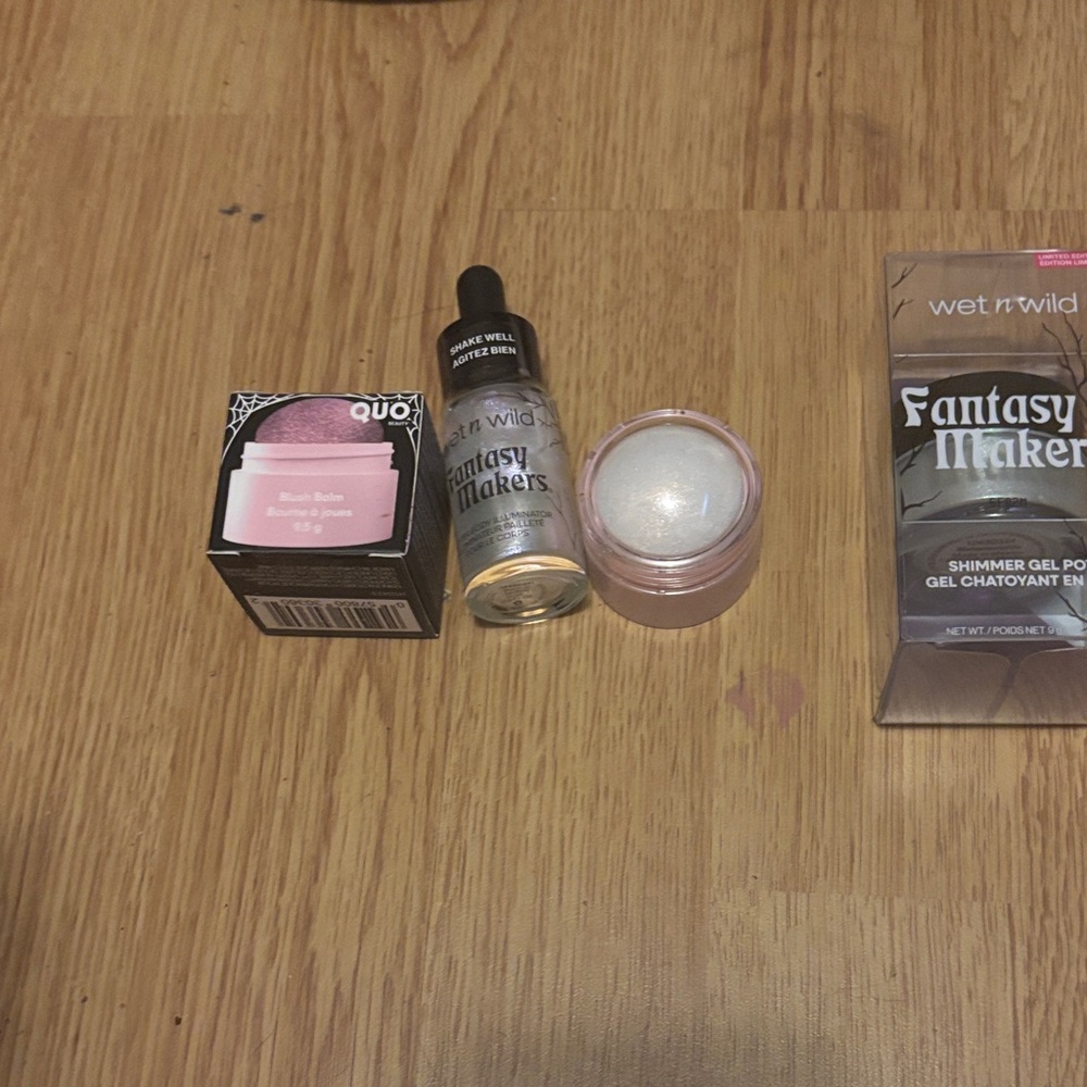 Wet n Wild Fantasy Makers Blush and Shimmer Set - Pink and Silver